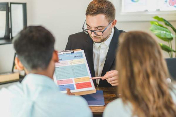 Faut-il sous-estimer un bien immobilier lors d'une succession ?